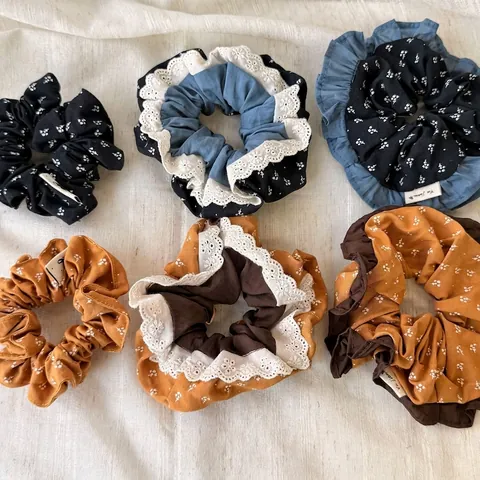 French Retro Floral Fabric Scrunchies For Women Handmade Ruffle Lace Trim Elastic Hair Bands Versatile Hair Accessories