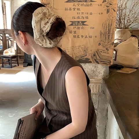 Vintage Kaffee Blumendruck Oversized Scrunchie Für Damen Französischer Stil Retro Plissiert Stoff Haargummi Elegante Haar Accessoires