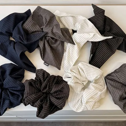 Grandi Scrunchies in Tessuto Gessato Con Nastri a Farfalla Elastici Per Capelli a Righe Per Donna Stile Minimalista