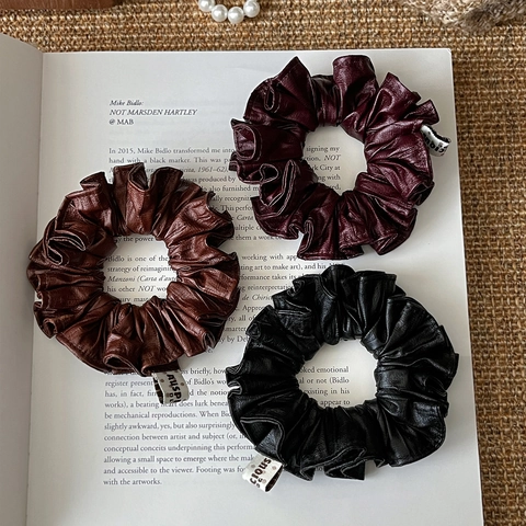 Vintage Faux Leather Scrunchies For Women Pleated Solid Color Elegant Hair Tie Large Hair Ring Autumn Winter Hair Accessories