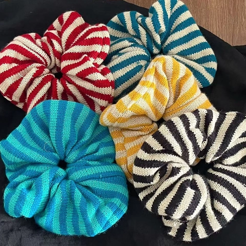Chouchous Tricotés à Rayures Surdimensionnés Style Coréen pour Femmes Fait Main en Fil de Laine Vintage Accessoires de Cheveux d'Automne