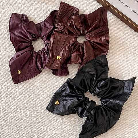 Coleteros de Cuero PU Hechos a Mano Con Colgante de Corazón Coreano Plisados Elásticos Color Sólido Diademas Grandes para Mujeres