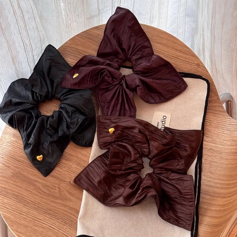 Coleteros de Cuero PU Hechos a Mano Con Colgante de Corazón Coreano Plisados Elásticos Color Sólido Diademas Grandes para Mujeres