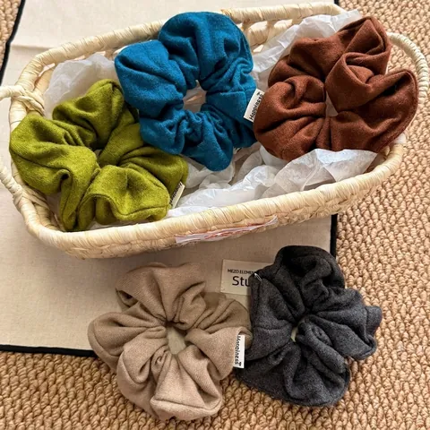 Coleteros de Tela de Otoño Invierno para Mujer Hechos a Mano de Punto Grandes Lazos para el Cabello Etiqueta Happiness Anillos para el Cabello de Alta Elasticidad Dulces Accesorios para el Cabello