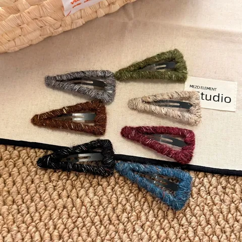 Minimalist Hollow Knitted Wool Triangle Hair Clip Retro Handmade BB Clip Duckbill Side Clip Sweet Hair Accessory For Women