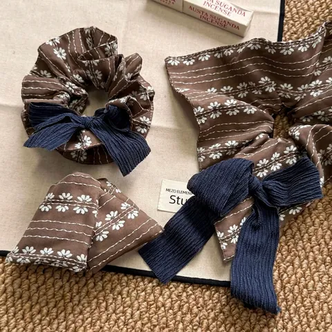Französischer Vintage Blumen Gestreifter Haargummi Mit Marineblauer Schleife Eleganter Stoff Haarklammer Für Damen Alltag