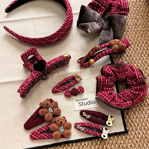 Accessoires Cheveux Vintage à Carreaux Rouges Tissu Peluche Ours Chien Cœur Nœud Pinces Élastiques Serre-tête Style Preppy Femme