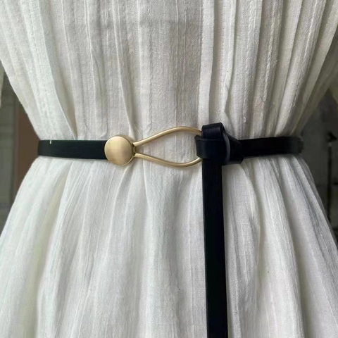 Minimalistischer Schmaler Damen Kunstledergürtel Mit Goldener Legierungsschnalle Vielseitiger Verknoteter Taillengürtel Für Kleider Anzüge