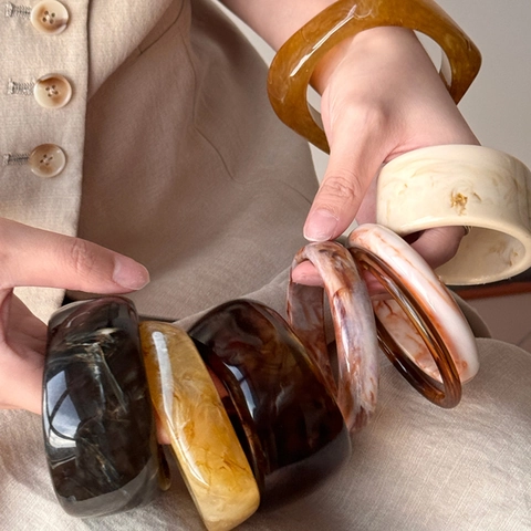 Retro Acetate Resin Bangle Bracelet For Women Vintage Tortoise Shell Marble Texture Polished Wide Open Cuff Jewelry Gift
