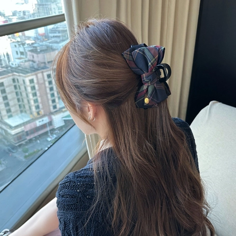Plaid Bow Hair Claw Clip For Women Large Vintage British Style Fabric Plastic Shark Clip Hair Accessory For Daily Use