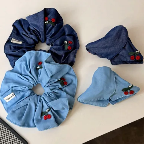 Set di Molla per Capelli e Scrunchie in Denim con Ricamo a Ciliegia Stile Coreano Accessori per Capelli in Tessuto Blu