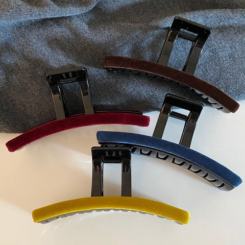 Vintage Velvet Hair Claw Clips For Women Large Non-Slip Flocked Hair Shark Clips Solid Color Retro Hair Accessories