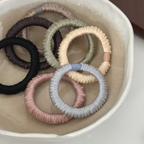 High Quality Pleated Satin Scrunchie Minimalist Soft Silk Like Fabric Hair Tie With Resin Buckle Elastic Hair Ring For Women