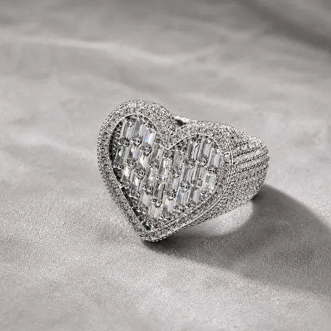 Hiphop Iced Out Heart Ring For Men Women Copper Zirconia Pave Baguette Cut Fashion Luxurious Cocktail Finger Jewelry