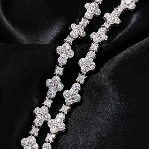 Hip Hop Copper Rhinestone Clover Link Necklace For Men Women Iced Out Bling Jewelry Versatile Sweater Chain Fashion Accessory
