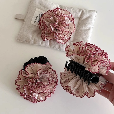 Bloemen Geplooide Stof Haarklem Scrunchie Eendenbek Clip Elegante Bloem Haaraccessoires Voor Dames Rode Rand Handgemaakt