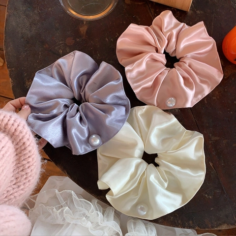 Scrunchie in Raso Francese con Perla Artificial Elastico per Capelli Lucido Oversize Supporto per Chignon Eleganti Accessori per Capelli Retrò Donna