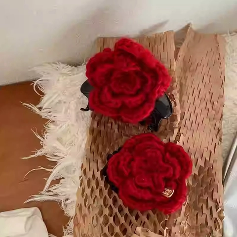 Accessori per Capelli a Forma di Rosa Rossa Retrò Francese all'Uncinetto per Donna Elastico per Capelli e Molletta in Filato Fatti a Mano Vintage Elegante Copricapo Floreale