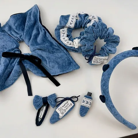 Ensemble d'Accessoires Cheveux en Velours Bleu Rétro pour Femmes Chouchous à Nœud Doux et Dentelle Cœur Barrettes à Ours en Velours Côtelé Serre-tête Mode
