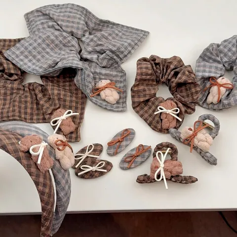 Accessori per Capelli Vintage Preppy a Quadri Con Orsetto Elastico Cerchietto Molletta Fiocco Bambola Peluche per Donna Ragazza