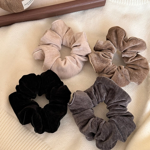Elegante Fluwelen Scrunchies voor Dames Handgemaakte Oversized Haarelastiekjes Metallic Rand Retro Elastische Paardenstaarthouder Haaraccessoires