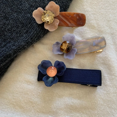 Fermaglio per Capelli a Fiore Smerigliato Retrò Coreano in Acetato con Strass a Becco d'Anatra Blu Viola Accessori Donna