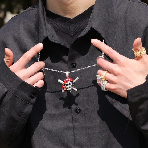 Collana con Ciondolo a Forma di Teschio Pirata Hip Hop Gioielli in Rame Zirconia Bandana Smaltata Rossa per Uomo Donna