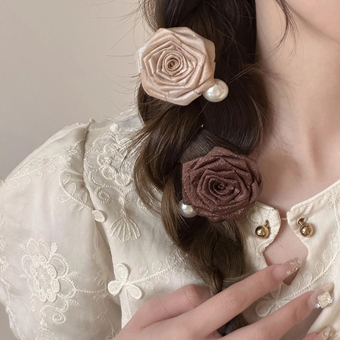 Pinza per Capelli Francese Vintage in Raso a Forma di Rosa Con Perla Artificiale Elegante Forcina Floreale per Capelli Donna