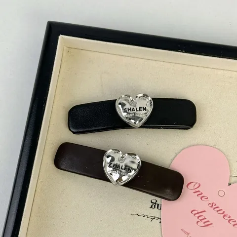 Vintage Hart PU Leren Haarclip Metalen Letter Decor Koreaanse Stijl BB Clip Voor Vrouwen Elegante Zijwaartse Pony Haarpeld