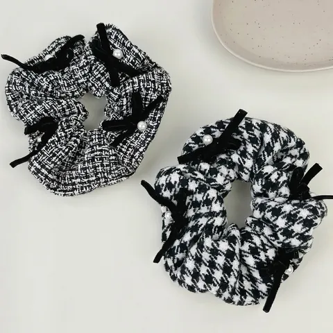 Scrunchie in Tweed Pied de Poule Vintage Francese Con Fiocco in Velluto Perla Artificiale Elegante Elastico per Capelli Bianco Nero Donna