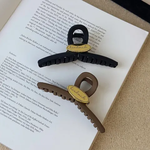 Grande Pinza per Capelli Opaca per Donna Stile Francese Clip a Mascella con Targa in Metallo Dorato Handmade Gioielli
