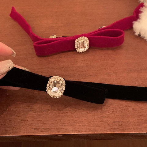 Vintage Velvet Bow Hair Clip For Women Elegant Rhinestone Central Ornament Duckbill Clip Autumn Winter Festive Hair Accessory