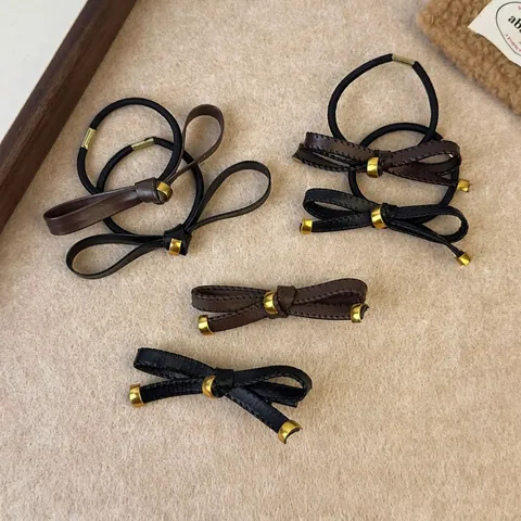 Minimalistische PU Leder Schleife Haargummis Und Haarklammern Vintage Koreanischen Stil Legierung Metall Akzente Haarschmuck Damen