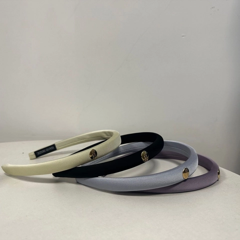 Serre-tête Rembourré en Mélange de Coton pour Femmes Couleur Unie Avec Étiquette en Métal Doré Fait à la Main Accessoires de Cheveux
