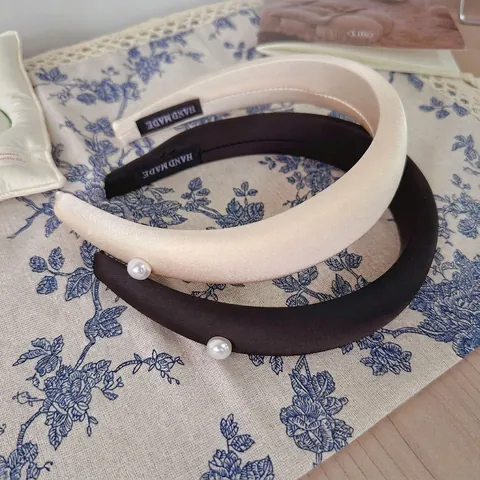 Elegante Cerchietto Imbottito in Satin Con Perla Artificiale per Donna Tinta Unita Semplice Accessorio per Capelli