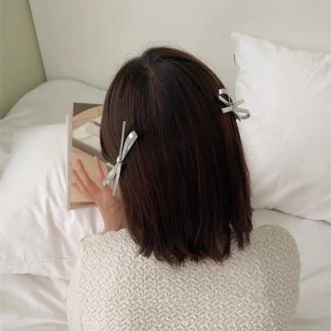Pinces à Cheveux Nœud Minimalistes en Cuir Style Coréen Clips Bec de Canard Métalliques Femmes Accessoires Cheveux Élégants