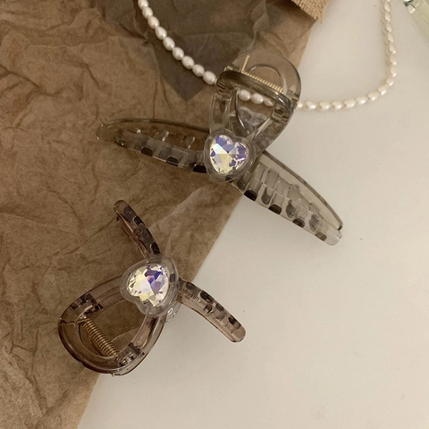 Pince à Cheveux Élégante en Résine Plastique Grise Transparente avec Cœur en Strass Accessoire de Coiffure Style Coréen pour Femmes