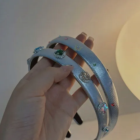 Cerchietto Francese Vintage in Argento con Fiocco Strass Colorati Stile Y2K Accessori per Capelli alla Moda per Donna