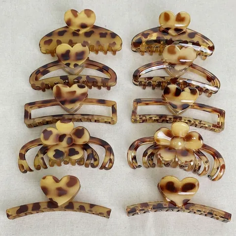 Large Leopard Print Resin Claw Clip For Women Tortoiseshell Hair Clip With Heart Flower Design Matte Glossy Hair Accessory