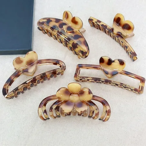 Large Leopard Print Resin Claw Clip For Women Tortoiseshell Hair Clip With Heart Flower Design Matte Glossy Hair Accessory