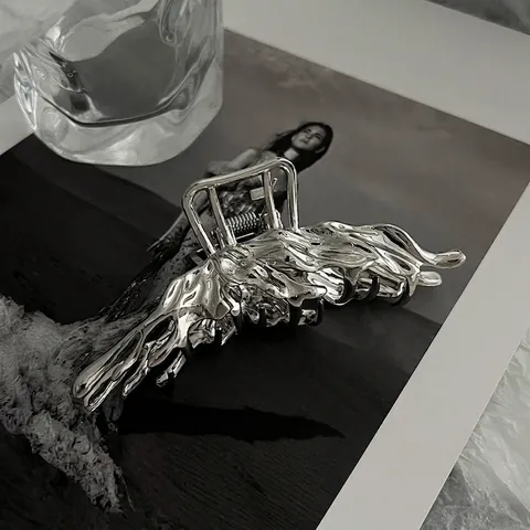 Molletta per Capelli Farfalla Argento Stile Metallo Liquido Texture Lavica Lega Shark Clip Grande Accessori Capelli Donna