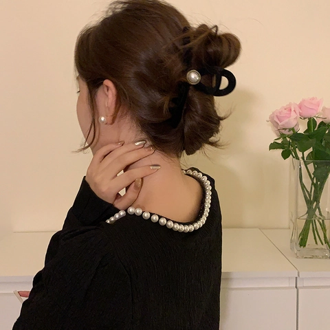 Grote Zwarte Fluwelen Haarklem Voor Vrouwen Elegante Haargrijper Imitatieparel Camelia Ontwerp Vintage Haaraccessoires Feest Dagelijks