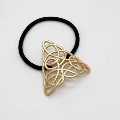 Accessorio per Capelli in Lega Retrò Nodo Celtico Gancio per Capelli Elastico da Donna Giapponese Triangolo Cavo Supporto per Coda di Cavallo in Metallo Opaco