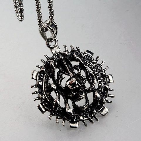 Vintage Punk Ghost Hand Skull Round Pendant Necklace Stainless Steel Gothic Gear Edge Jewelry Gift For Unisex Men Women