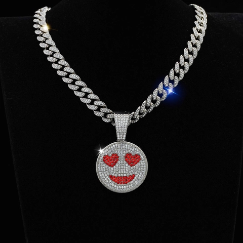 Collana con Pendente Rotondo Emoji Sorriso Occhi a Cuore Hip Hop Iced Out per Uomo Donna Lega Placcata Oro Argento Strass Maglia Cubana