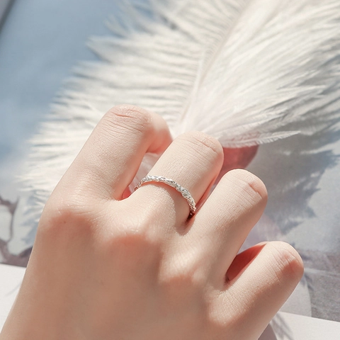 Minimalistischer Unregelmäßiger Zerknitterter Alufolien-Textur Offener Ring Für Damen Versilbertes Kupfer Verstellbarer Modeschmuck