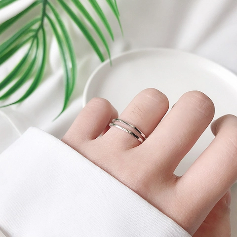 Anello in argento sterling 925 con design esagonale geometrico a doppio strato. Stile aperto regolabile per donna gioielli minimal quotidiani.