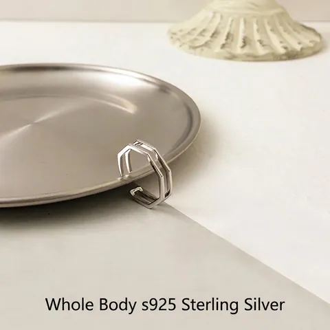 Anello in argento sterling 925 con design esagonale geometrico a doppio strato. Stile aperto regolabile per donna gioielli minimal quotidiani.
