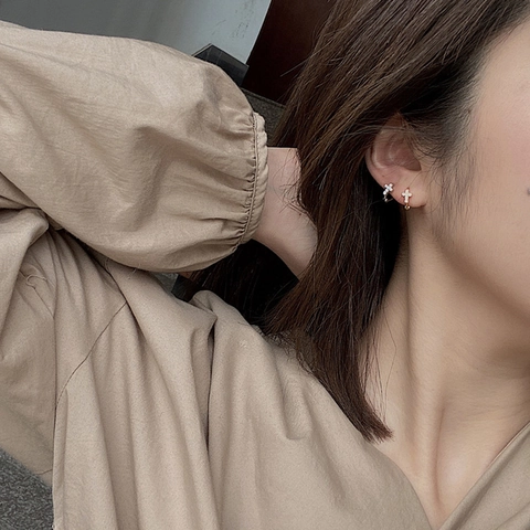 Minimalist Copper Rhinestone Cross Huggie Hoop Earrings For Women Dainty Cross Pendant Gold Silver Color Religious Fashion Jewelry