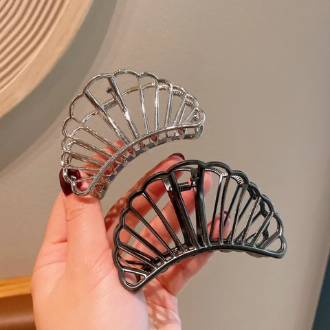 Minimalist Metal Hair Claw For Women Ins Style Geometric Alloy Shark Clip Large Hollow Hair Fixing Clip Hair Accessories